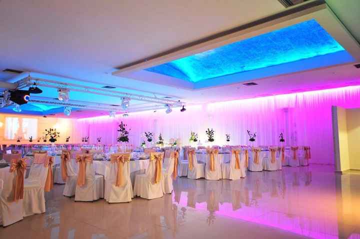 en un salon, este es nuestro salon 