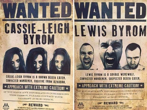 Incluso hasta en las paredes habia carteles de "Los Mas Buscados" con sus caras