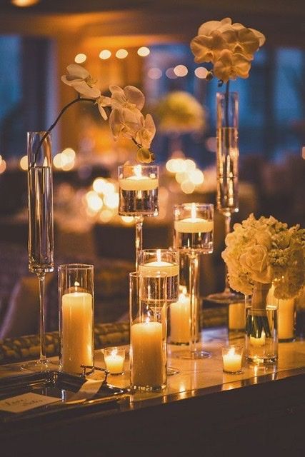 Centro de mesa con más velas que flores 33