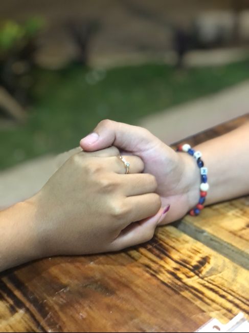 📸 Publica una foto mostrando su anillo de compromiso o alianza de boda 8