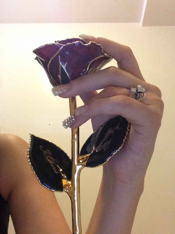 A presumir nuestros anillos de compromiso y la manera en que nos los dieron y/o propusieron matrimon