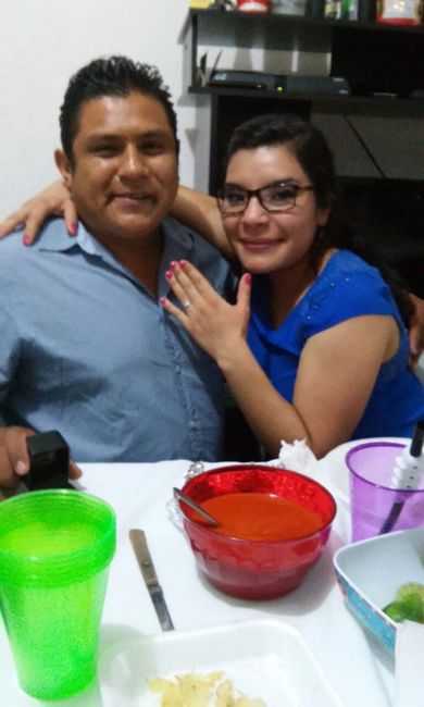 Mi prometido y yo con el anillo