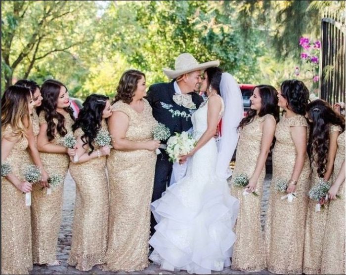 Que estilo de traje es recomendable para una fiesta de boda estilo mexicana? 13