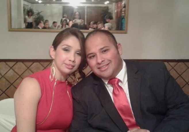 En la mesa  ya firmada el acta de matrimonio