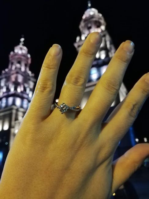 Mi anillo es perfecto, solo que ese día no traía arregladas las uñas