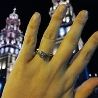 Mi anillo es perfecto, solo que ese día no traía arregladas las uñas