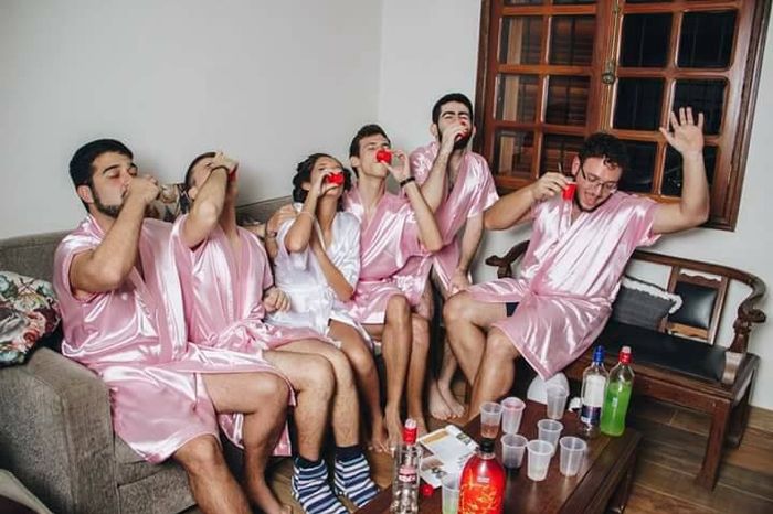 Quien dijo que las mujeres solo pueden llevar damas mujeres! 😂 - 2
