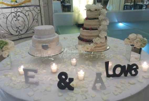 iniciales velas y flores