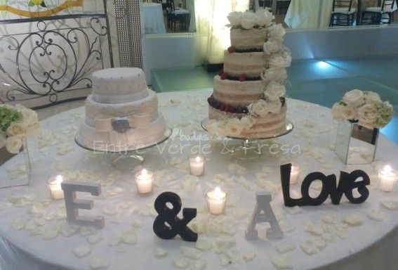 iniciales velas y flores