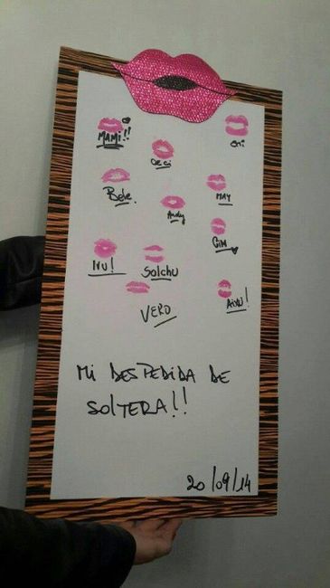 Un gran recuerdo para ese día, que tus invitadas dejen su beso como firma