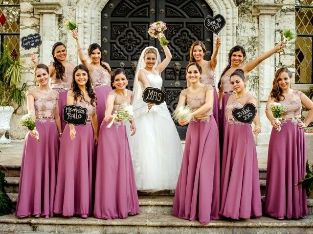 Vestidos de dama tonos morado. - 1