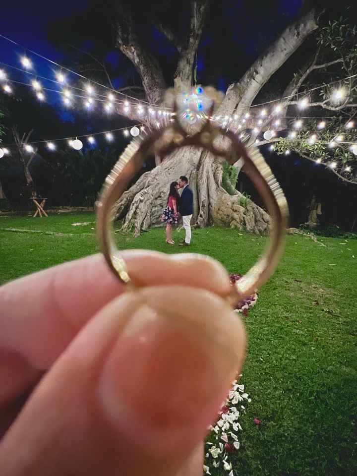 ¡Enséñanos el anillo de compromiso! 💍 - 1