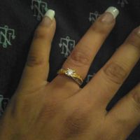 Oro blanco él y oro amarillo yo, dice que tengo color de un Simpson será... jaja lo amo