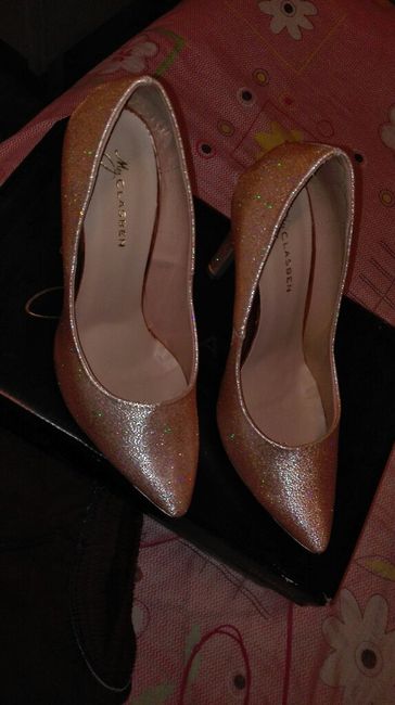 Ya tengo tenis para mí boda 😃😄 - 2