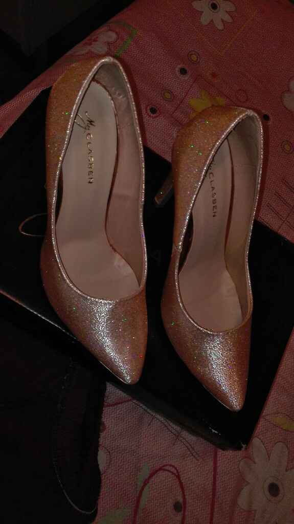 Ya tengo tenis para mí boda 😃😄 - 2