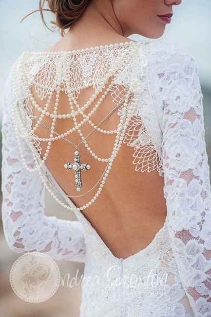 collar en la espalda novia