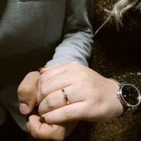 Post para enseñar tu hermoso anillo de compromiso jijiji 💍 - 1