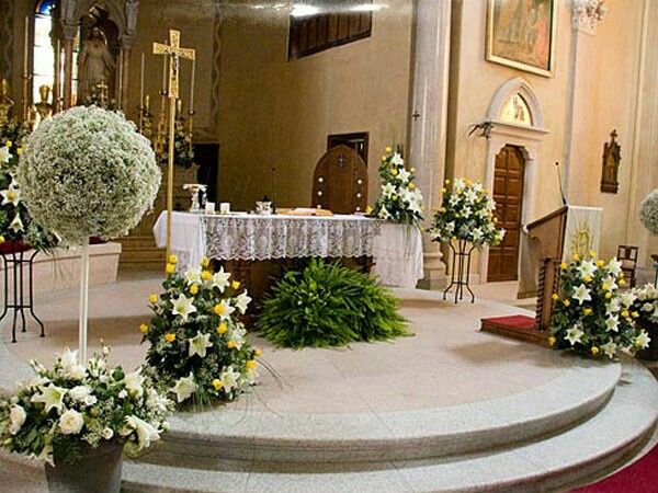 Que tipo de adornos  florales van en la iglesia - 3
