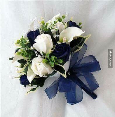 Qué tipo de ramo 💐 puedo llevar si la decoración es con azul marino..?? - 9