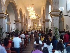 candelabros encedidos