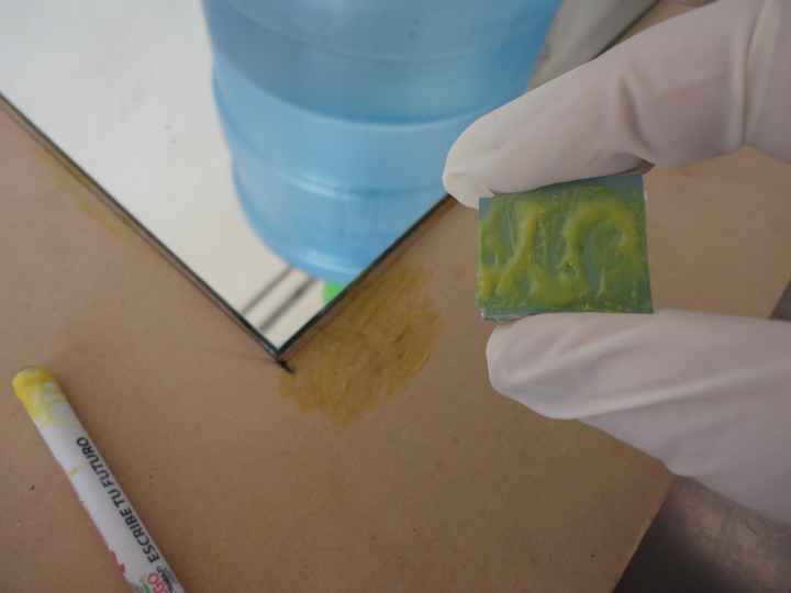 PEGAMENTO EN LOS ESPEJOS