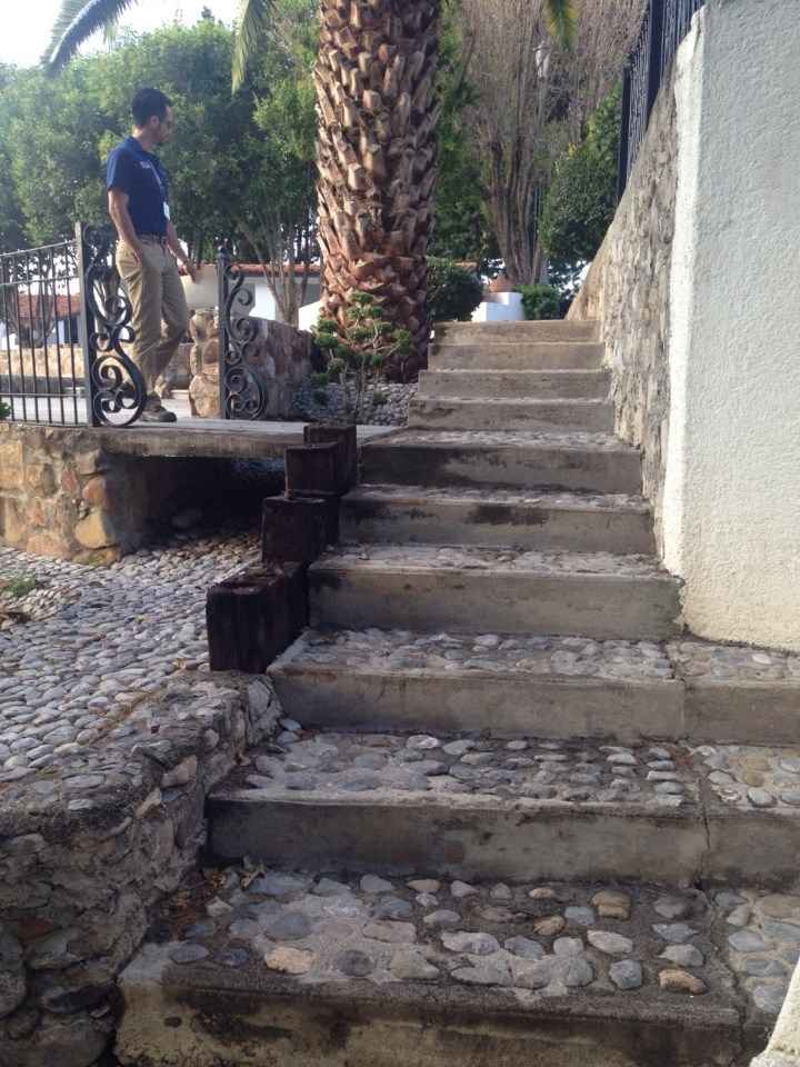 Por un costado 