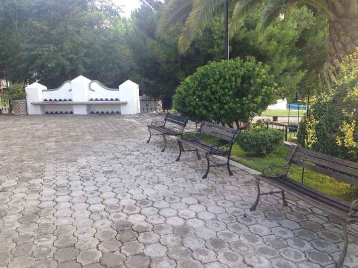Del lado derecho frente al jardinsito