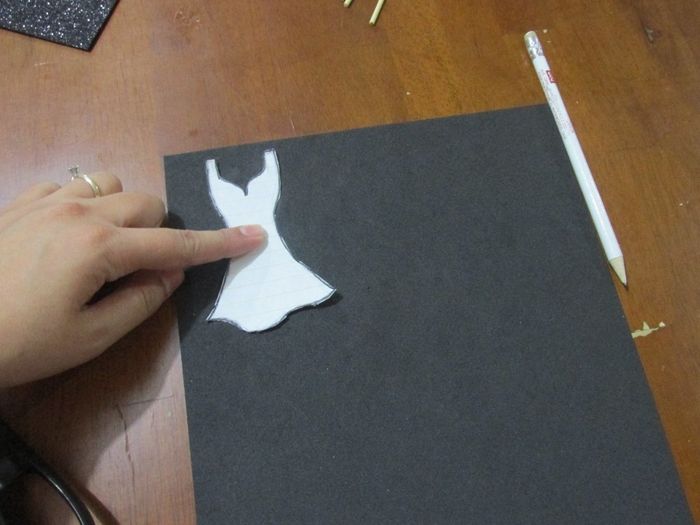 Dibujar contorno detrás del foami