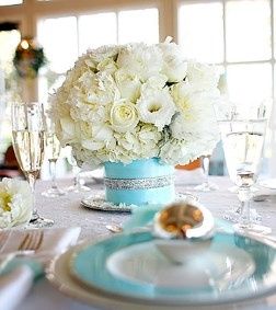 Centros de mesa con base chica y mucha flor