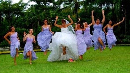 FOTO CON DAMAS EN COLOR MORADO