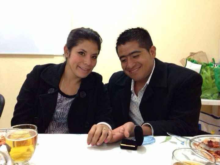 Tienen fotos de cuando les dieron el anillo de compromiso? - 1