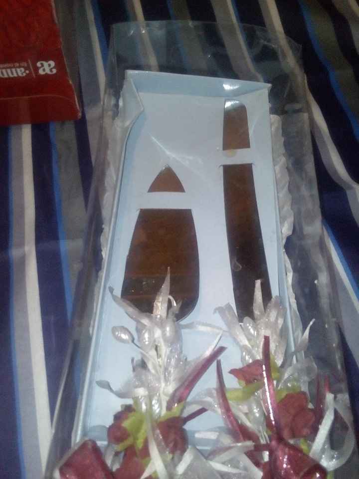 Anillos , lazo , zapatilla , me faltó las imagenes...arras, brindis , biblia y rosario , ramo , pala
