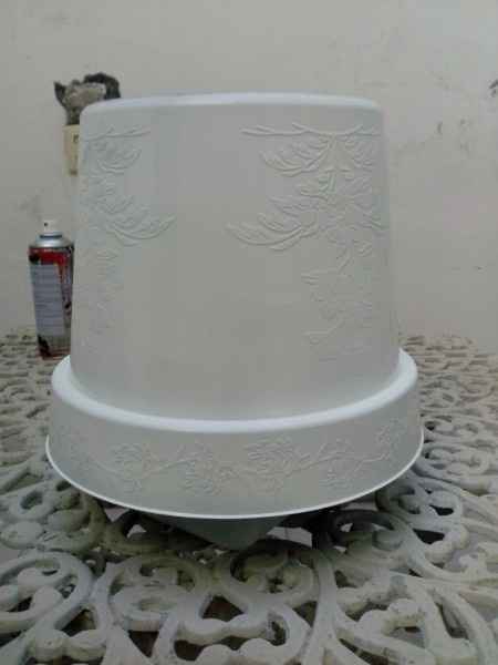 Cubeta en blanco