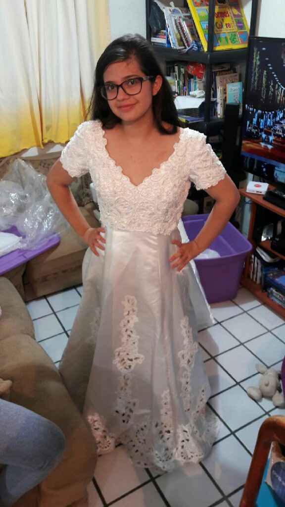 Ayuda que vestido les gusta más? - 1