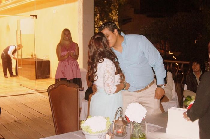 Beso esposos