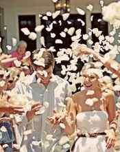 MI FAVORITA y la maás clásica ! Solo ten a alguien que lo tire desde arriba , o existen POPPERS que 