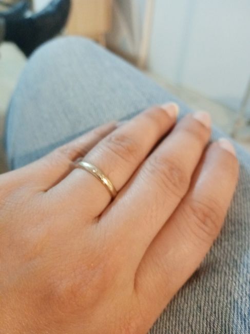 📸 Publica una foto mostrando su anillo de compromiso o alianza de boda 3
