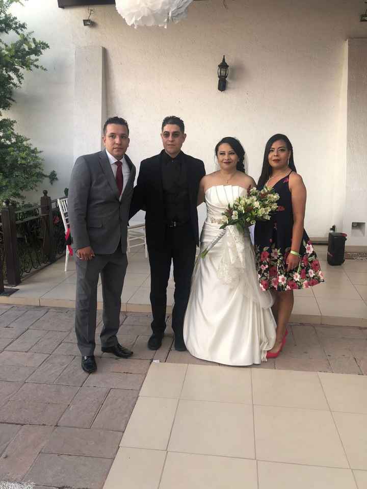 Boda elegante: novio en negro total - 1