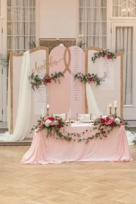 Mesa principal/sweetheart table/headtable en tonos rosas 💕🍓💓 11