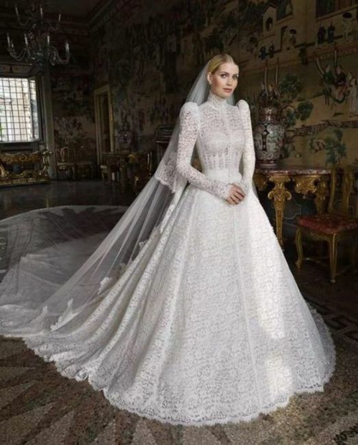 Inspo looks nupciales de novias famosas- Vestidos corte princesa con mangas 3