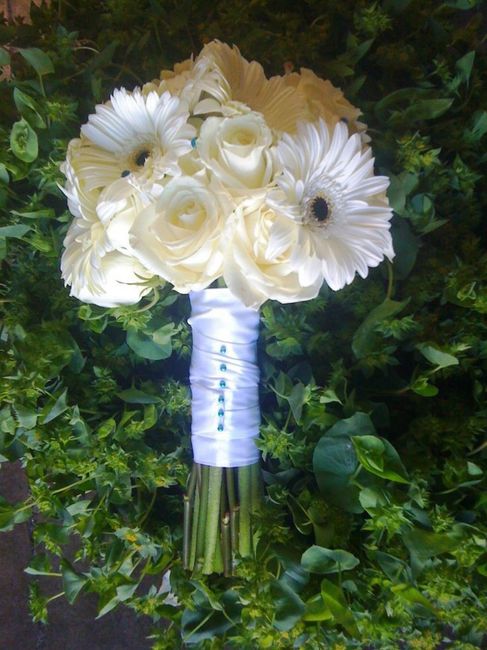 Inspo ramos blancos para la ofrenda de la Virgen 2