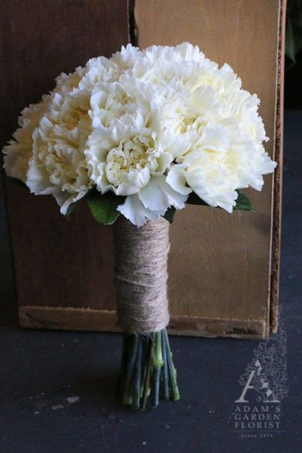 Inspo ramos blancos para la ofrenda de la Virgen 7