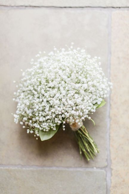 Inspo ramos blancos para la ofrenda de la Virgen 8