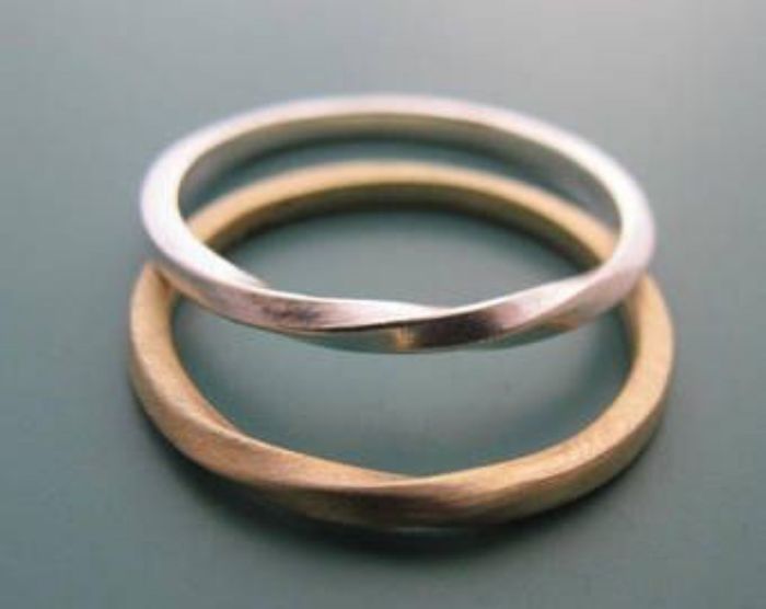 Inspo argollas de matrimonio "mobius" 3