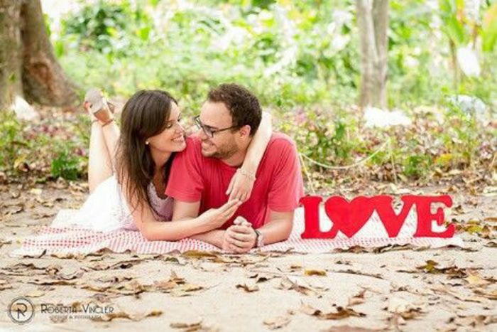 Inspo-rojo en tu outfit para el Save the Date 2
