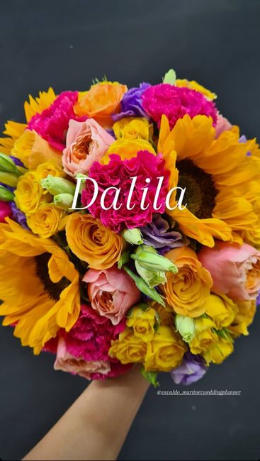 ¿Cuál es color que no puede faltar en tu ramo de novia? 💐 3