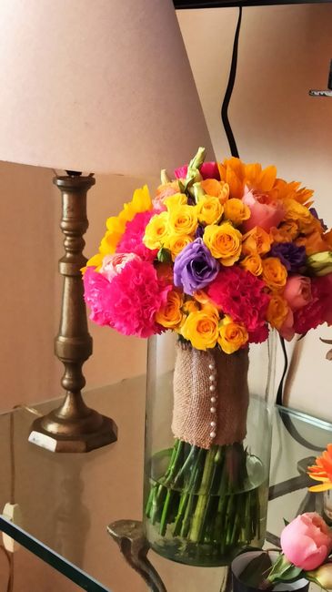 ¿Cuál es color que no puede faltar en tu ramo de novia? 💐 4