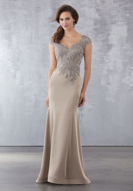 Inspo-vestidos en azul o bronce para las mamás de los novios 5
