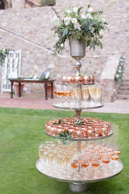 Inspo- Tazas y vasos de cobre para la boda. 3