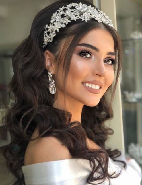 Inspo-descubre la tiara de novia que mejor encaja con tu estilo en 2022 3